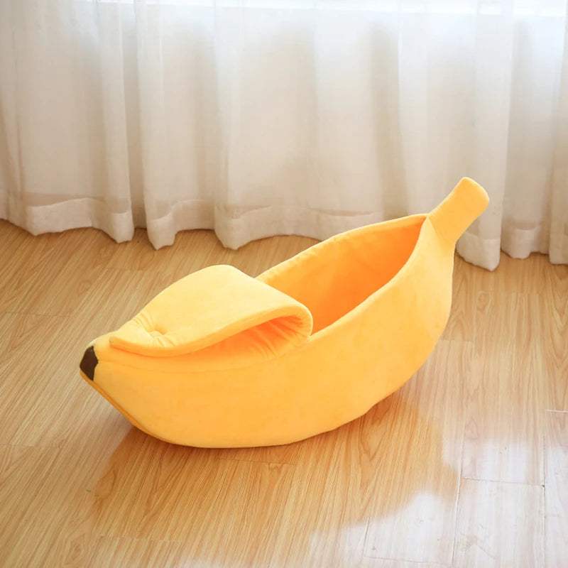 Cama con forma de plátano.